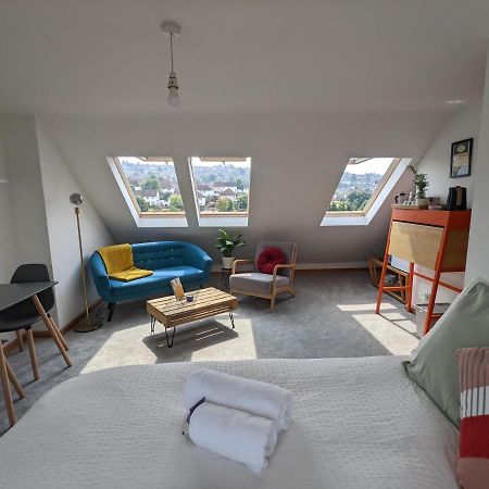 *Large Unique Retro Private Attic & Bathroom* Brighton Eksteriør billede