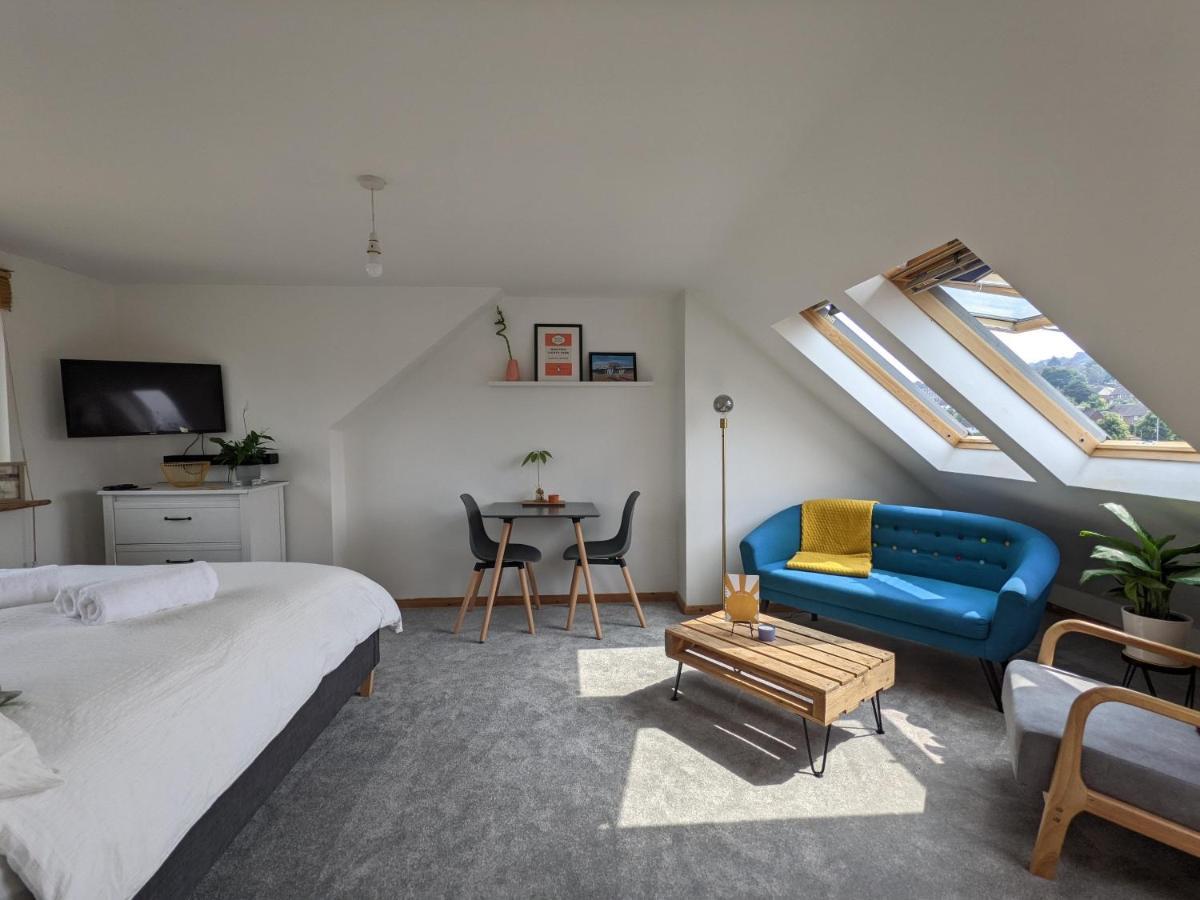 *Large Unique Retro Private Attic & Bathroom* Brighton Eksteriør billede