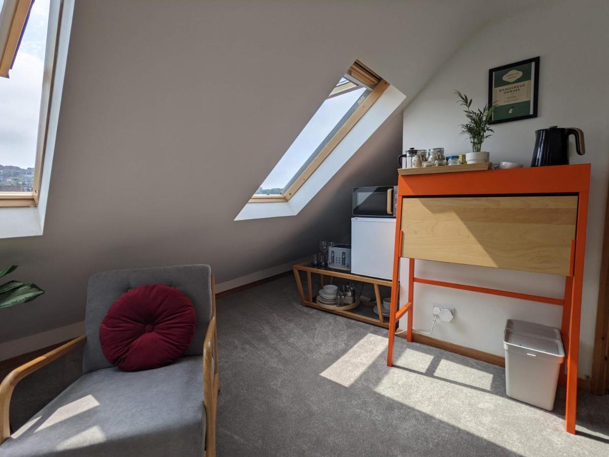 *Large Unique Retro Private Attic & Bathroom* Brighton Eksteriør billede