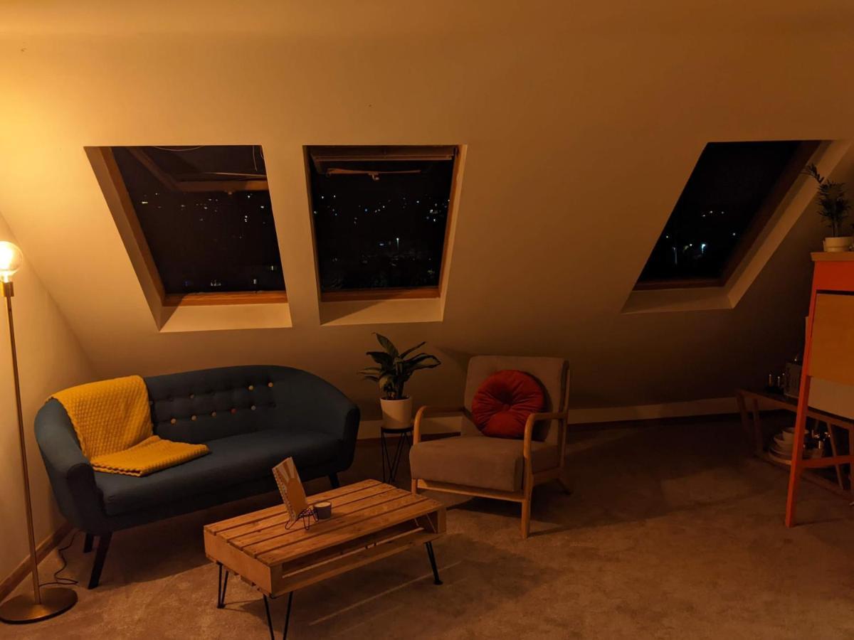 *Large Unique Retro Private Attic & Bathroom* Brighton Eksteriør billede