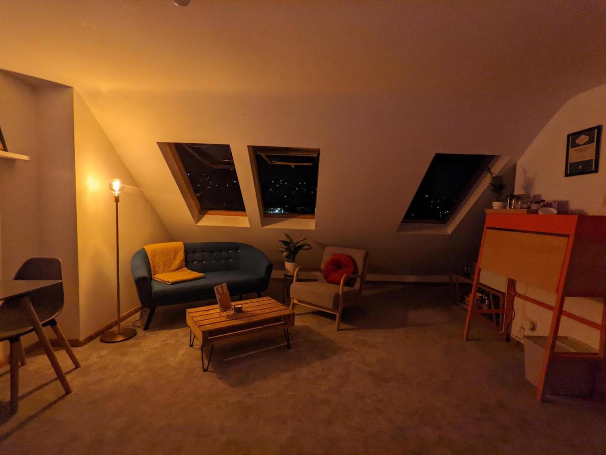 *Large Unique Retro Private Attic & Bathroom* Brighton Eksteriør billede